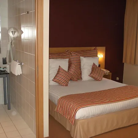 Axis Hotel