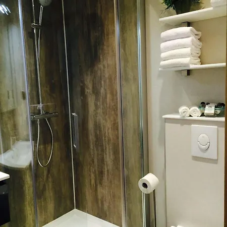 Hotel Axis 4*