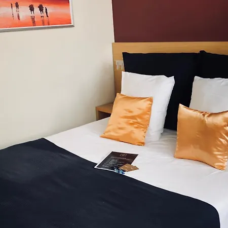 Hotel Axis 4*