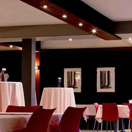 Hotel Axis 4*
